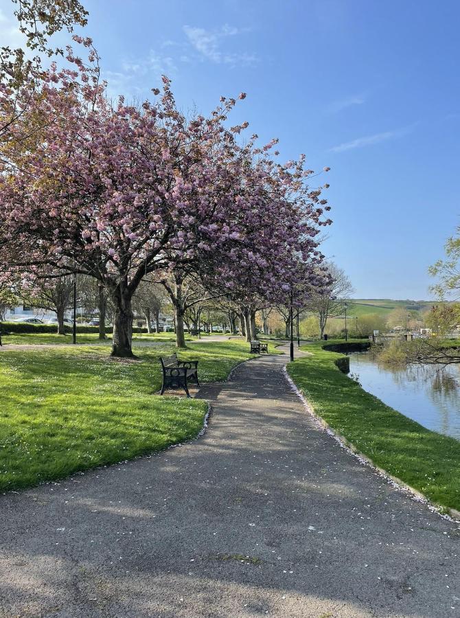 1 Chatsworth Riverscape Apartments - Riverview Apartment In Great Location With Free Parking Overlooking The Gannel Just A Short Walk From Newquays Incredible Beaches And Local Amenities Ньюки Экстерьер фото